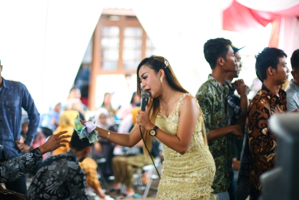 Wedding Singers Performing Live at a Wedding